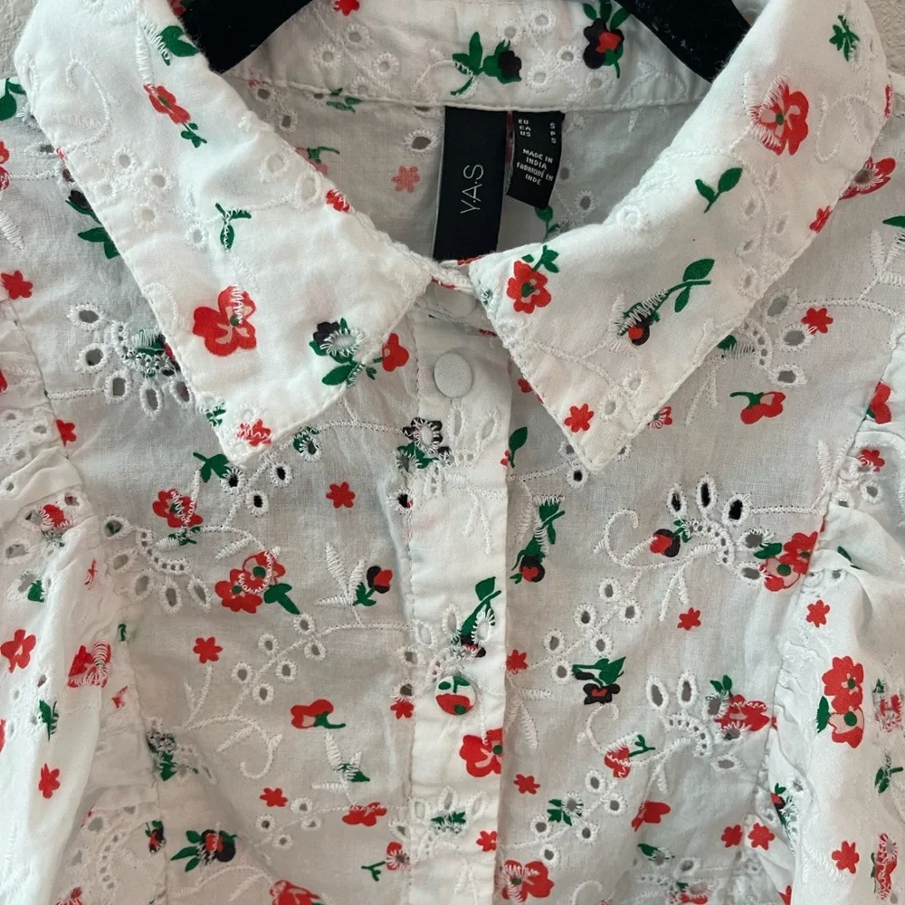 Floral Ruffle Blouse - Picture 3 of 3